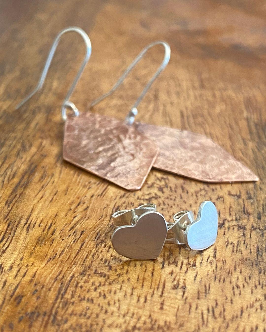 Silversmithing for beginners: Hook and stud earrings - Image 2